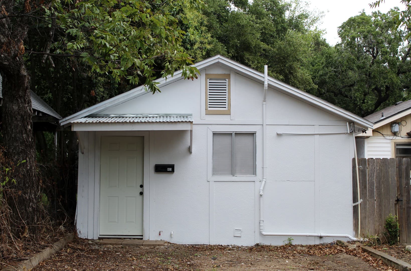 Belton House: 803 N East St