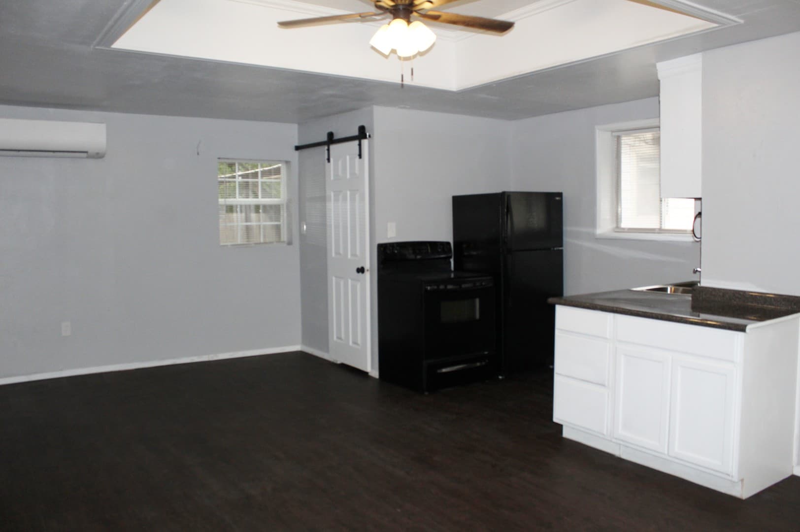 Belton House: 803 N East St