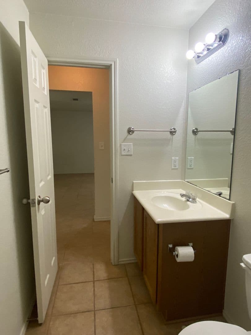 Temple House: 206 Burnham Dr