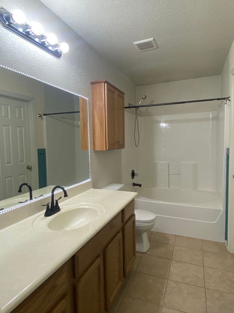 Temple House: 206 Burnham Dr