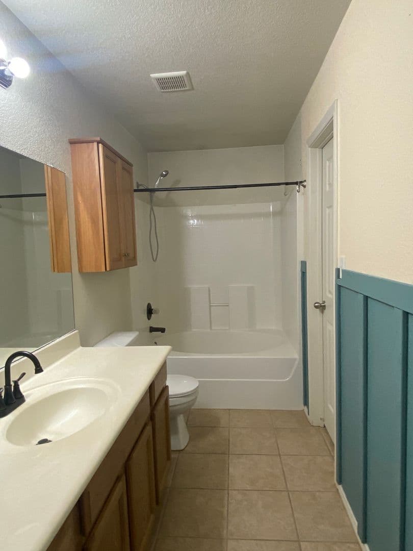 Temple House: 206 Burnham Dr