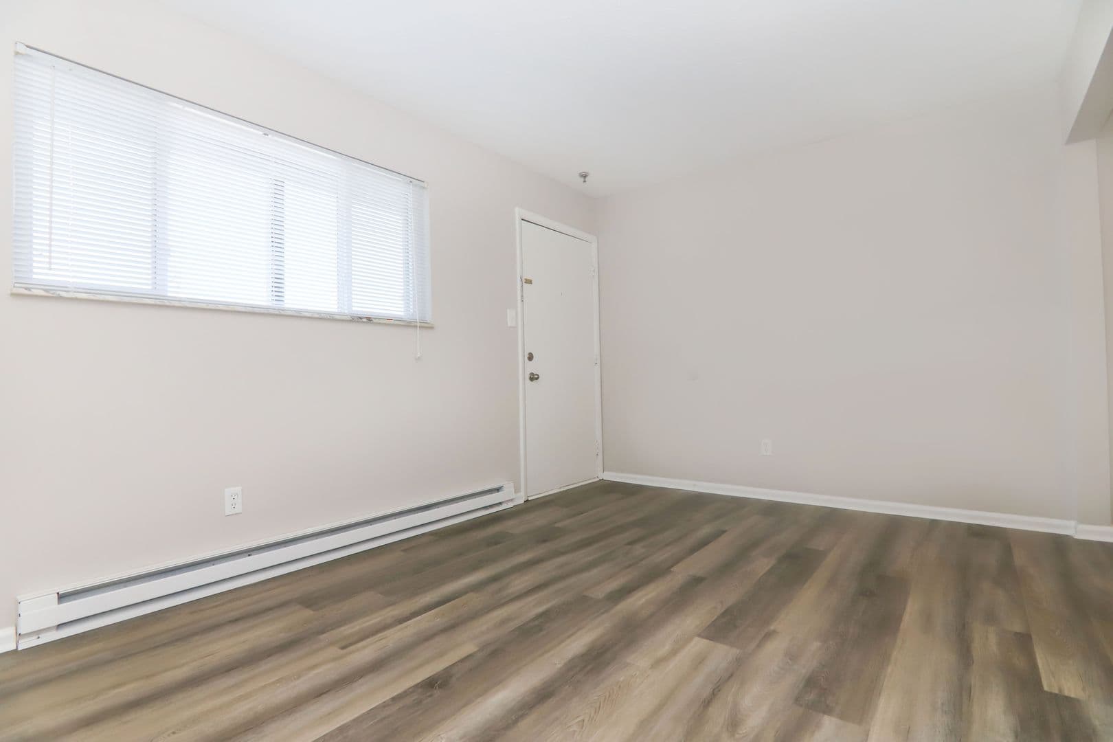Lexington Apartment: 129 Transcript Avenue #2