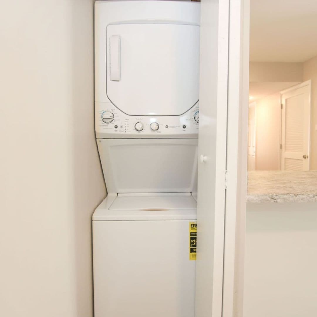 Lexington Apartment: 129 Transcript Avenue #2