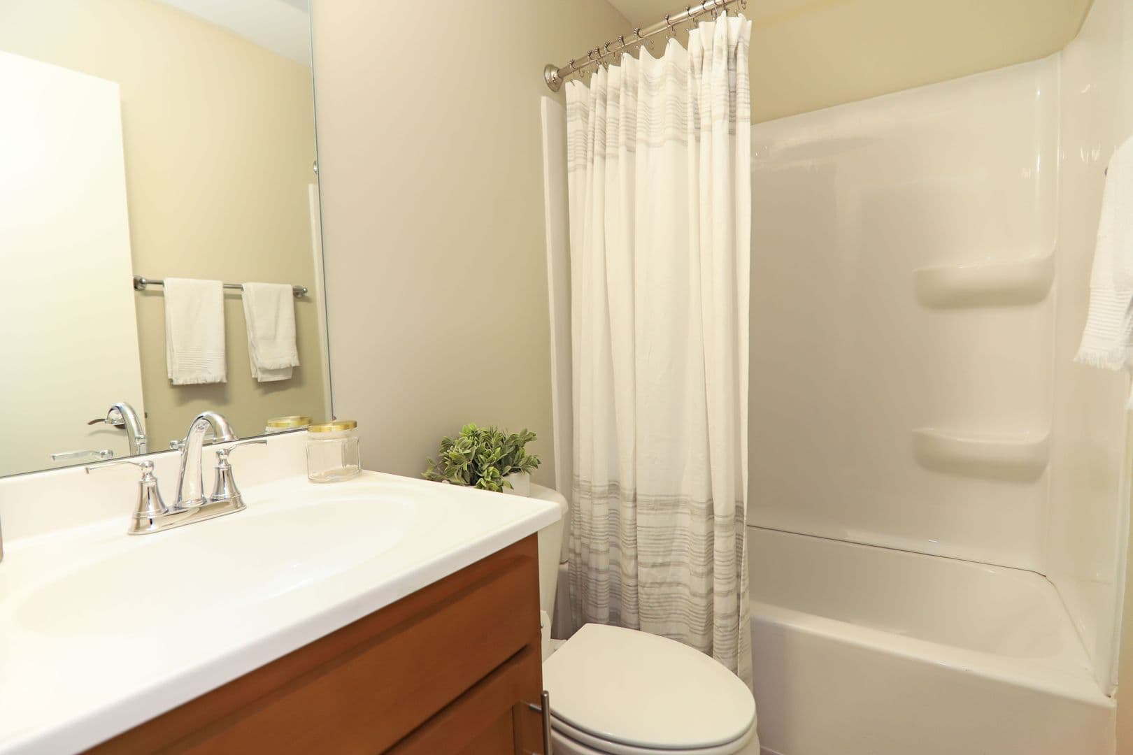 Lexington Apartment: 1555 Eastland Parkway