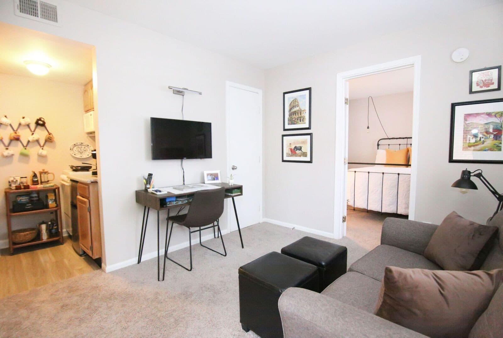 Lexington Apartment: 129 Transcript Avenue #2