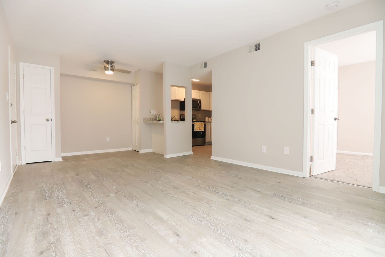 Lexington Apartment: 129 Transcript Avenue #2