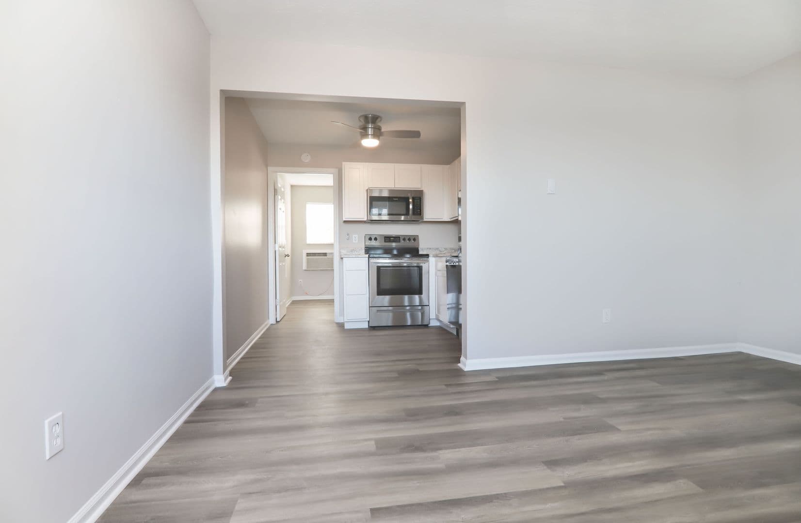 Lexington Apartment: 129 Transcript Avenue #2