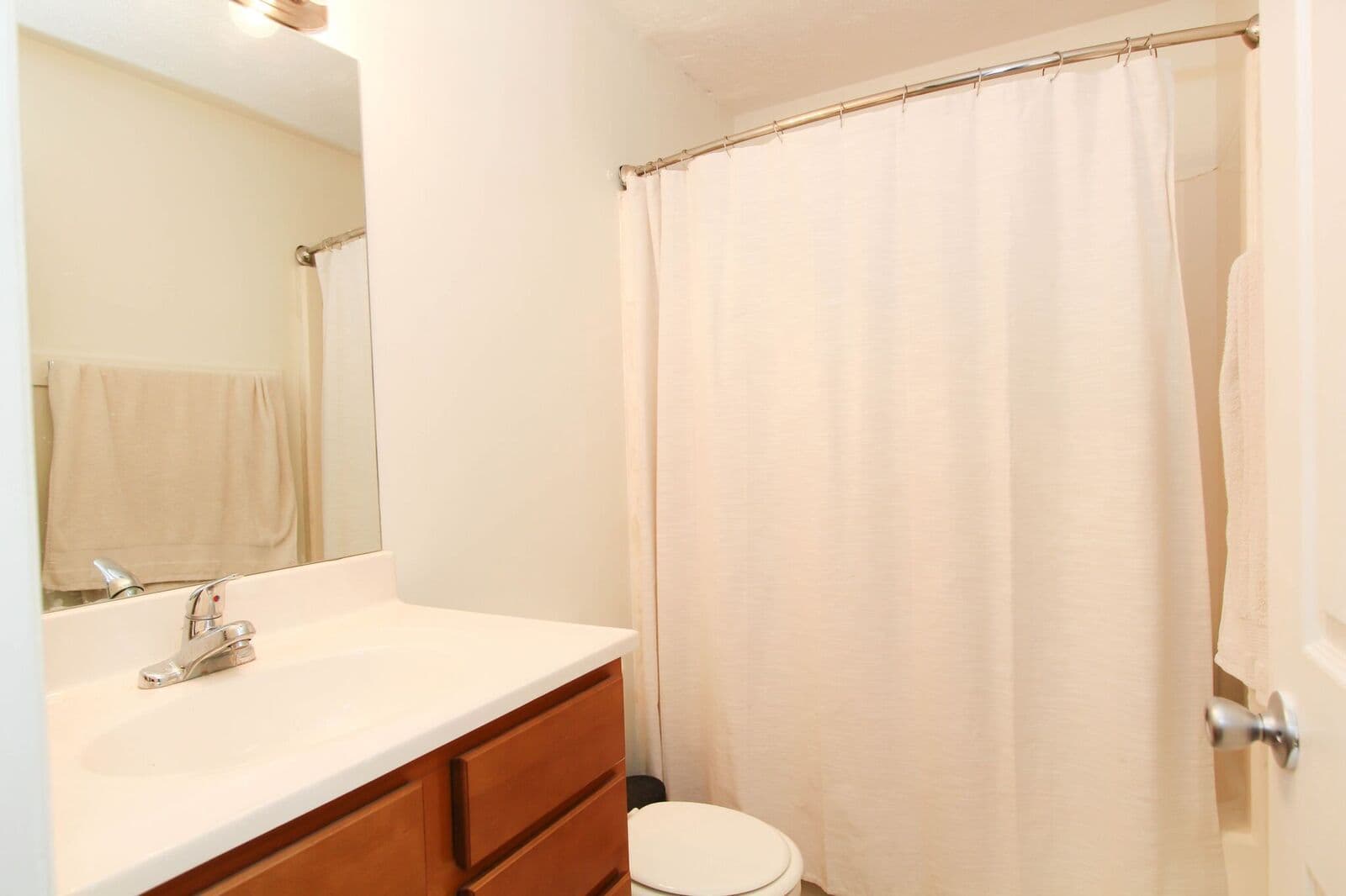 Lexington Apartment: 129 Transcript Avenue #2