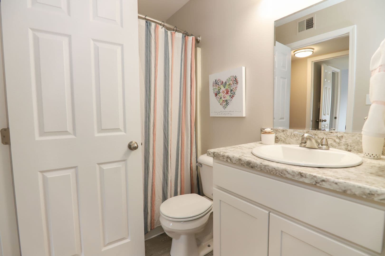 Lexington Apartment: 129 Transcript Avenue #2
