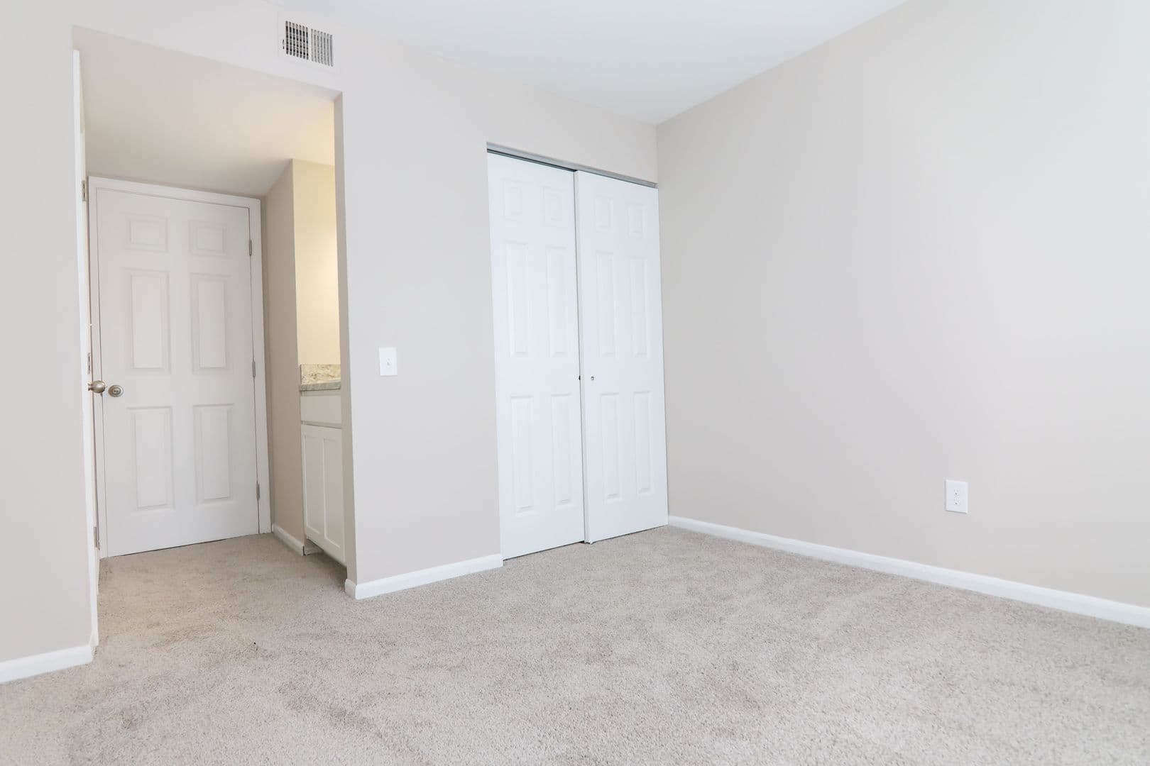 Lexington Apartment: 129 Transcript Avenue #2