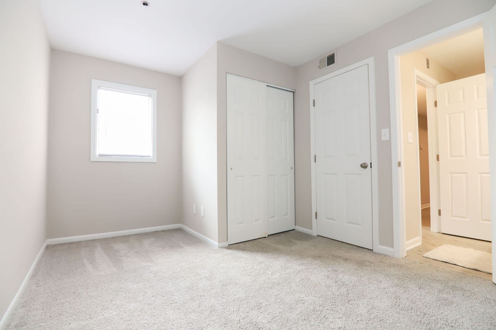 Lexington Apartment: 129 Transcript Avenue #2