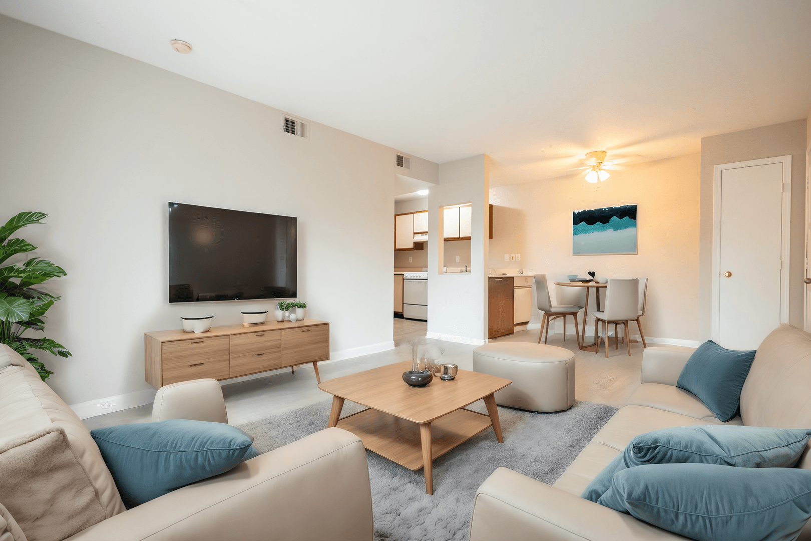 Lexington Apartment: 129 Transcript Avenue #2