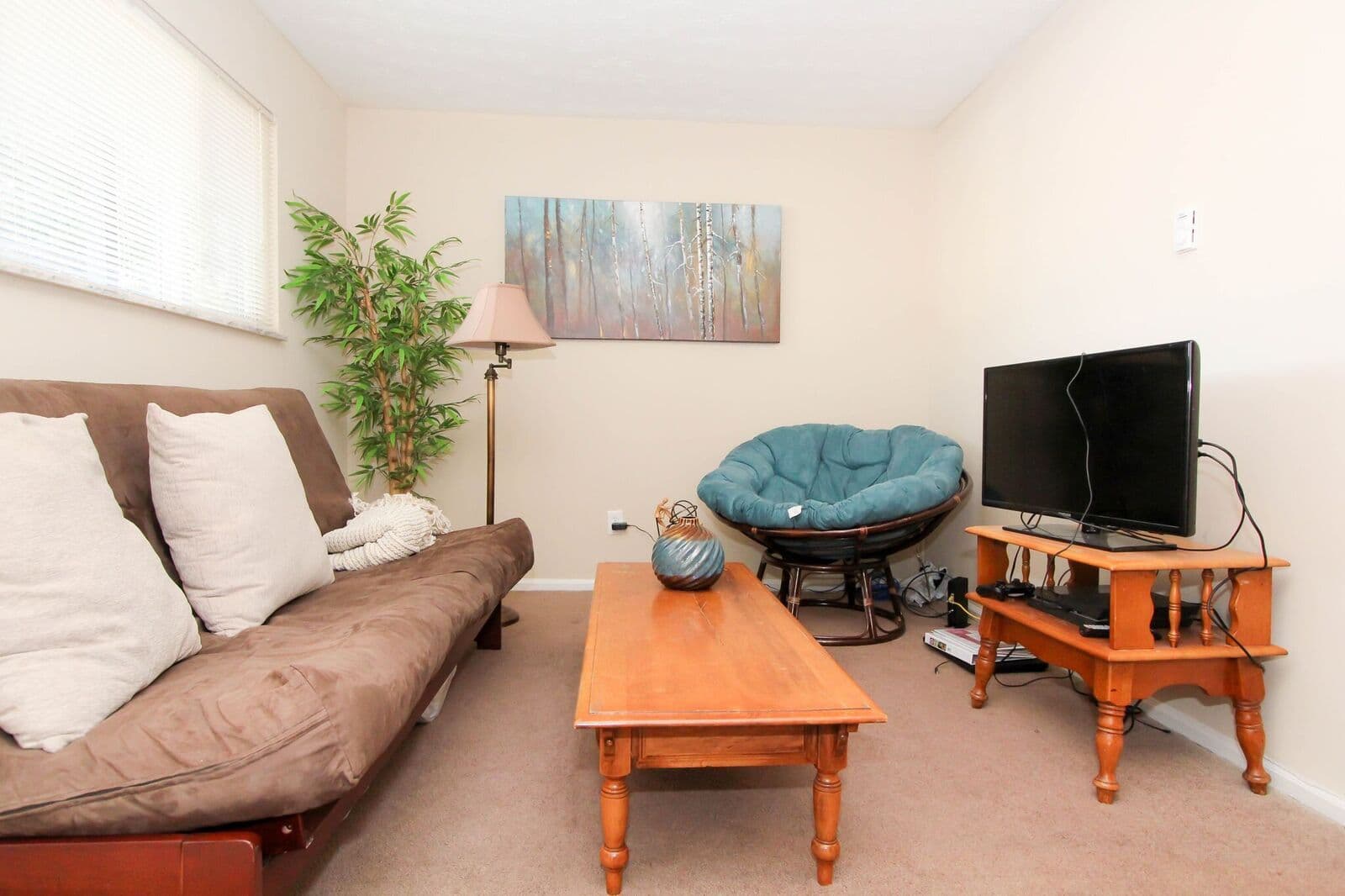 Lexington Apartment: 129 Transcript Avenue #2