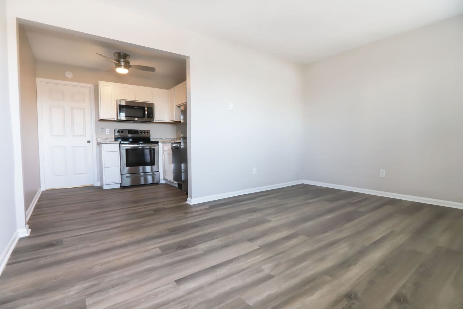 Lexington Apartment: 129 Transcript Avenue #2