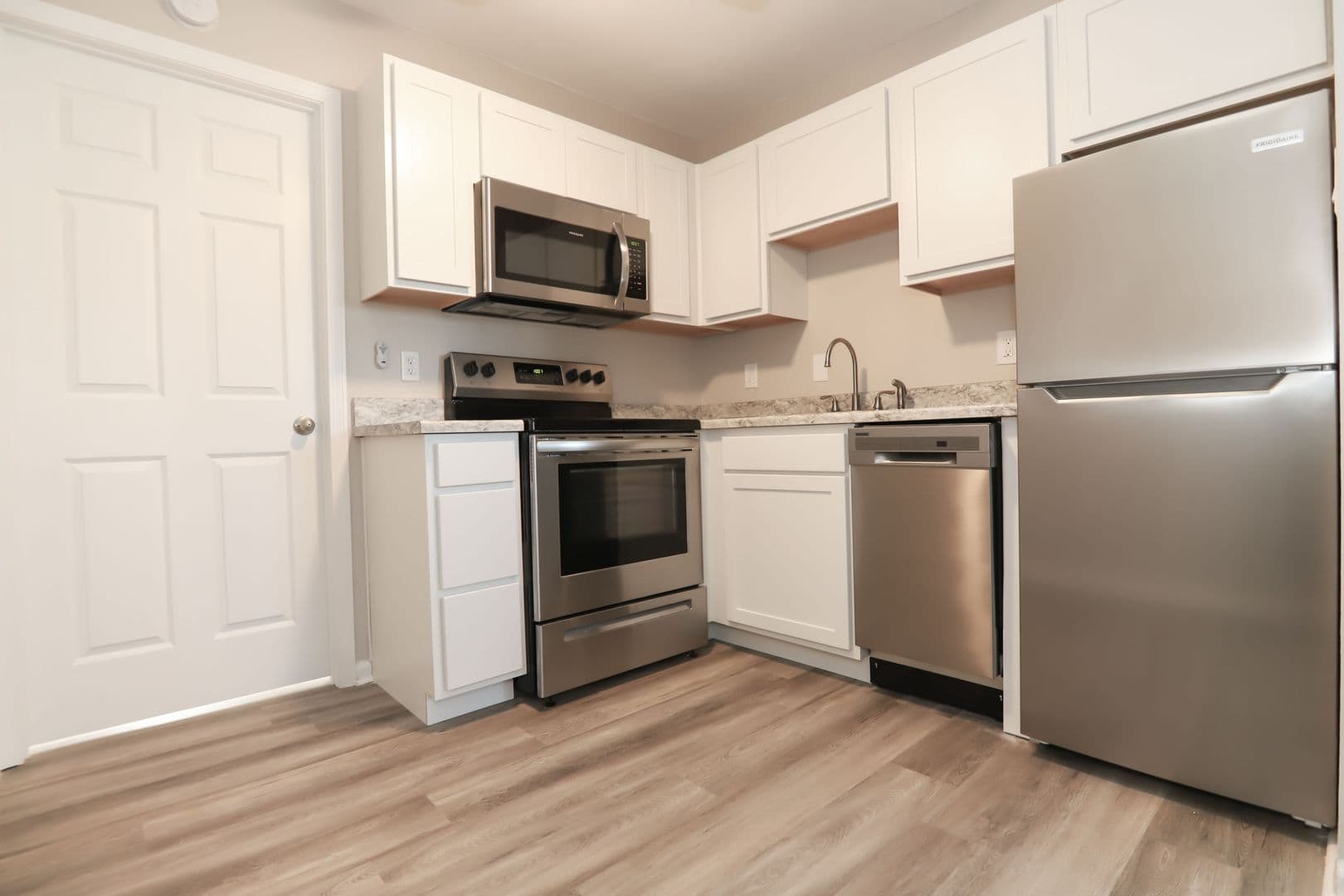 Lexington Apartment: 129 Transcript Avenue #2