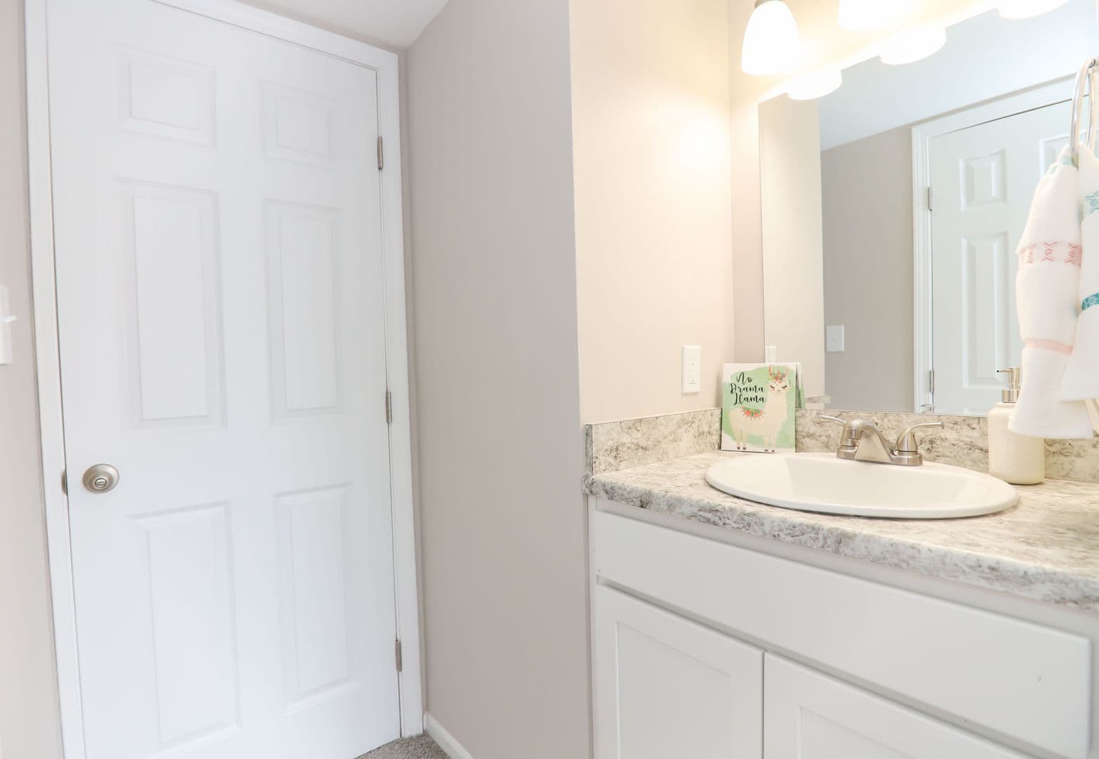 Lexington Apartment: 129 Transcript Avenue #2