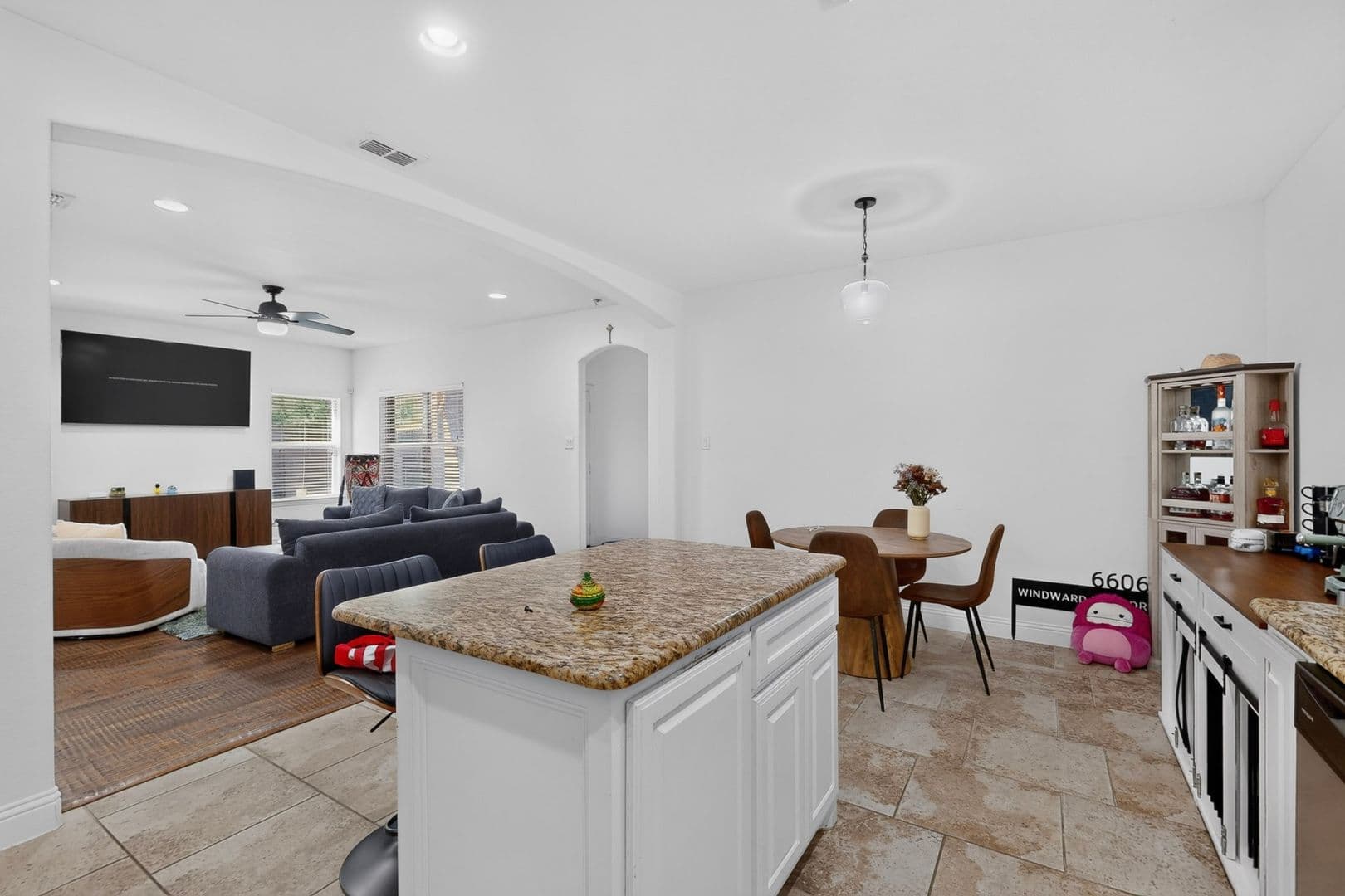 Rowlett House: 6606 Windward View Drive