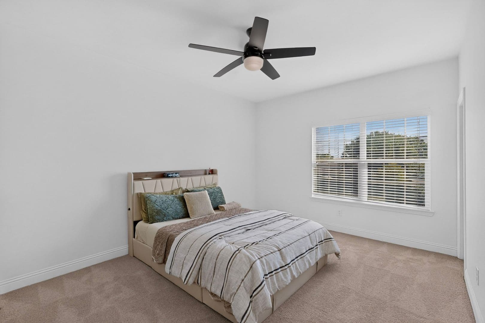 Rowlett House: 6606 Windward View Drive