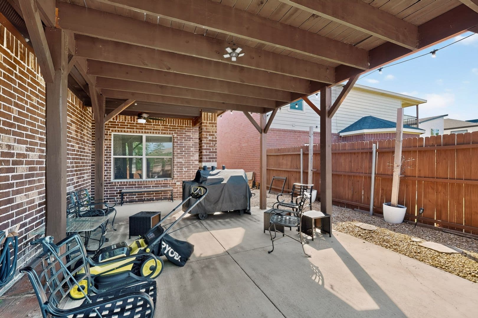Rowlett House: 6606 Windward View Drive