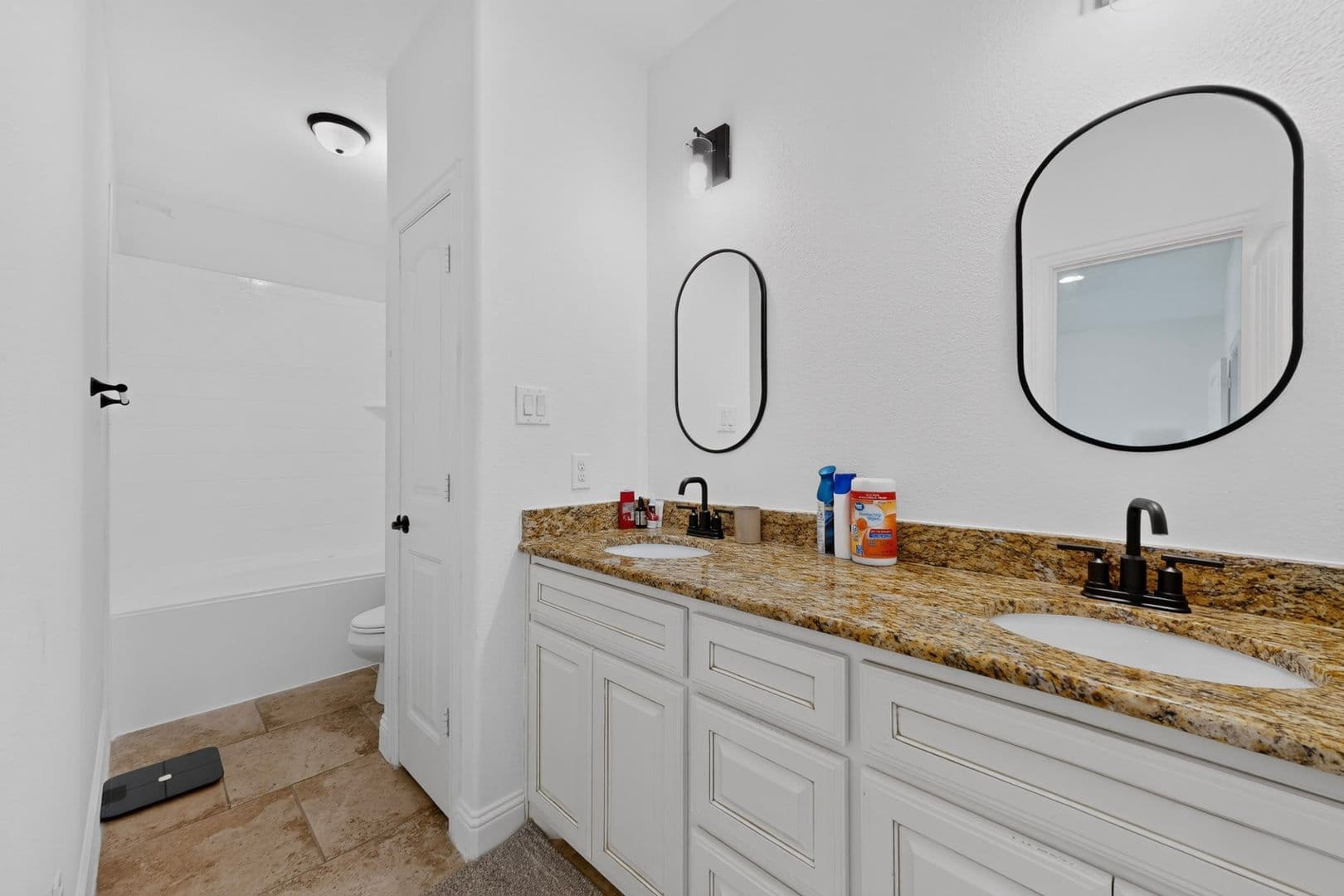Rowlett House: 6606 Windward View Drive