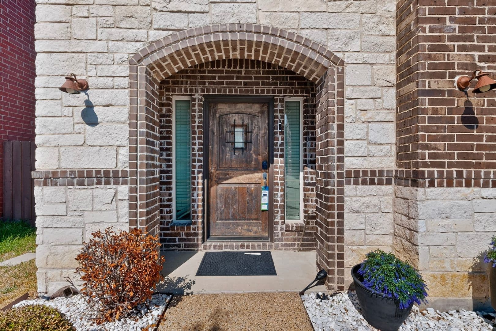 Rowlett House: 6606 Windward View Drive
