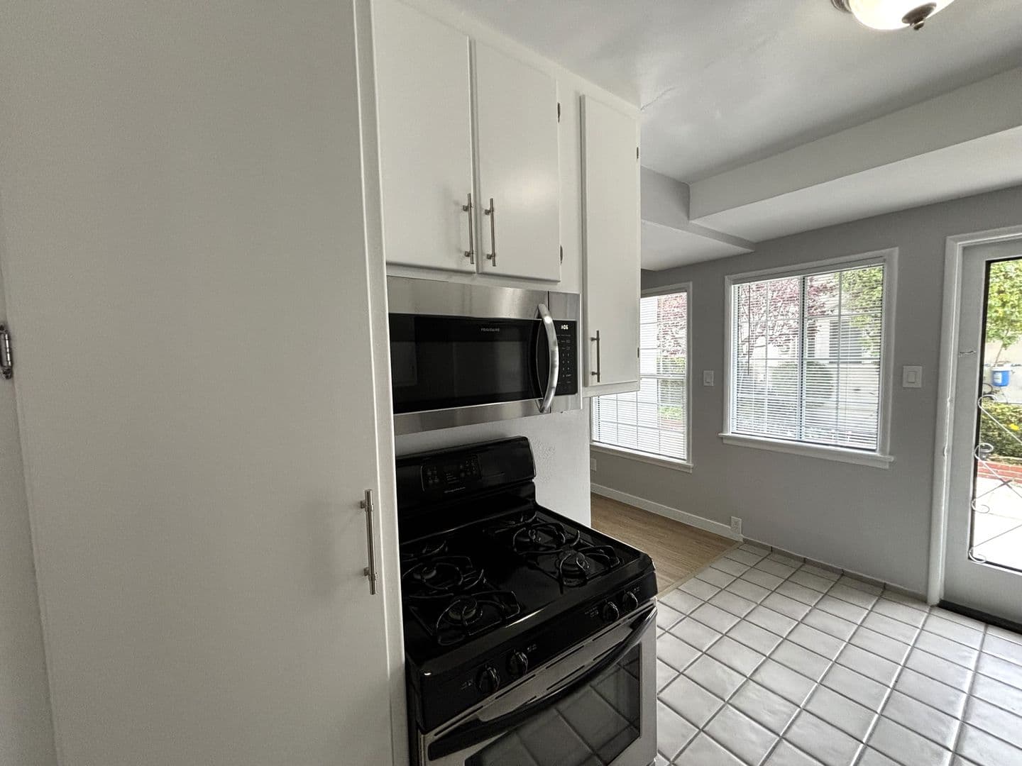 North Hollywood Apartment: 10814-10818 Blix St