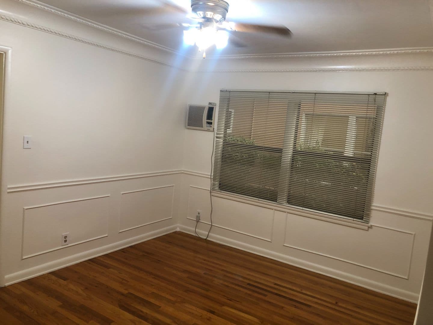 Studio City Apartment: 11753 Moorpark Street