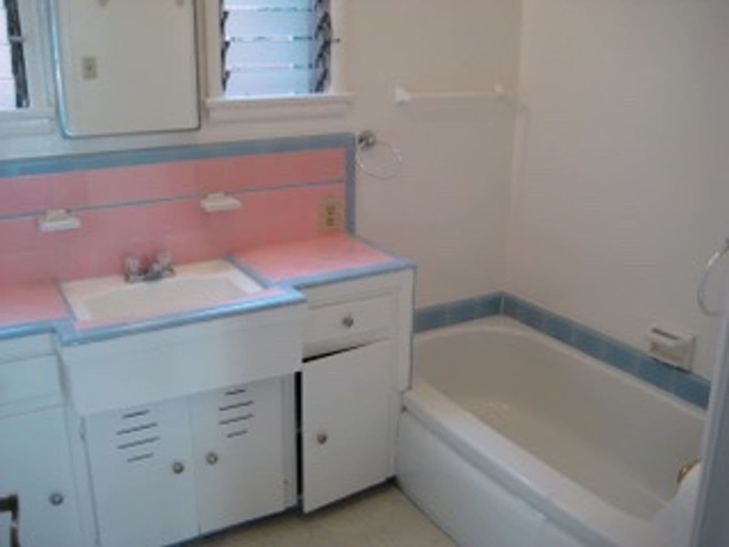 Studio City Apartment: 11753 Moorpark Street