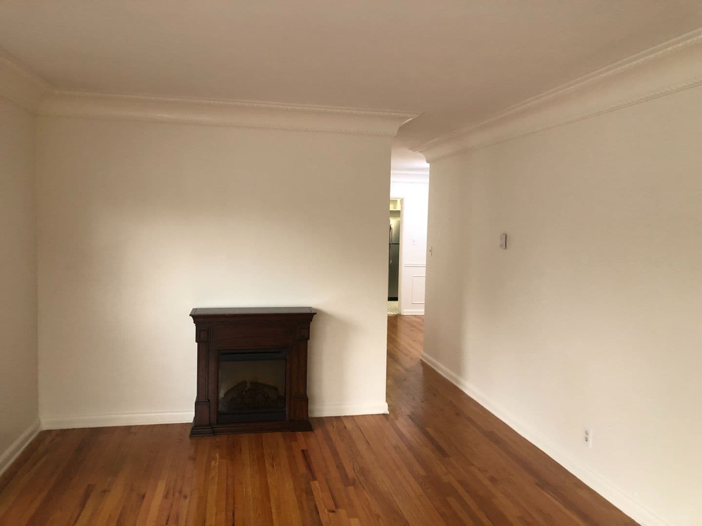 Studio City Apartment: 11753 Moorpark Street