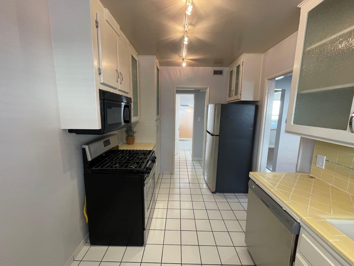 North Hollywood Apartment: 10814-10818 Blix St