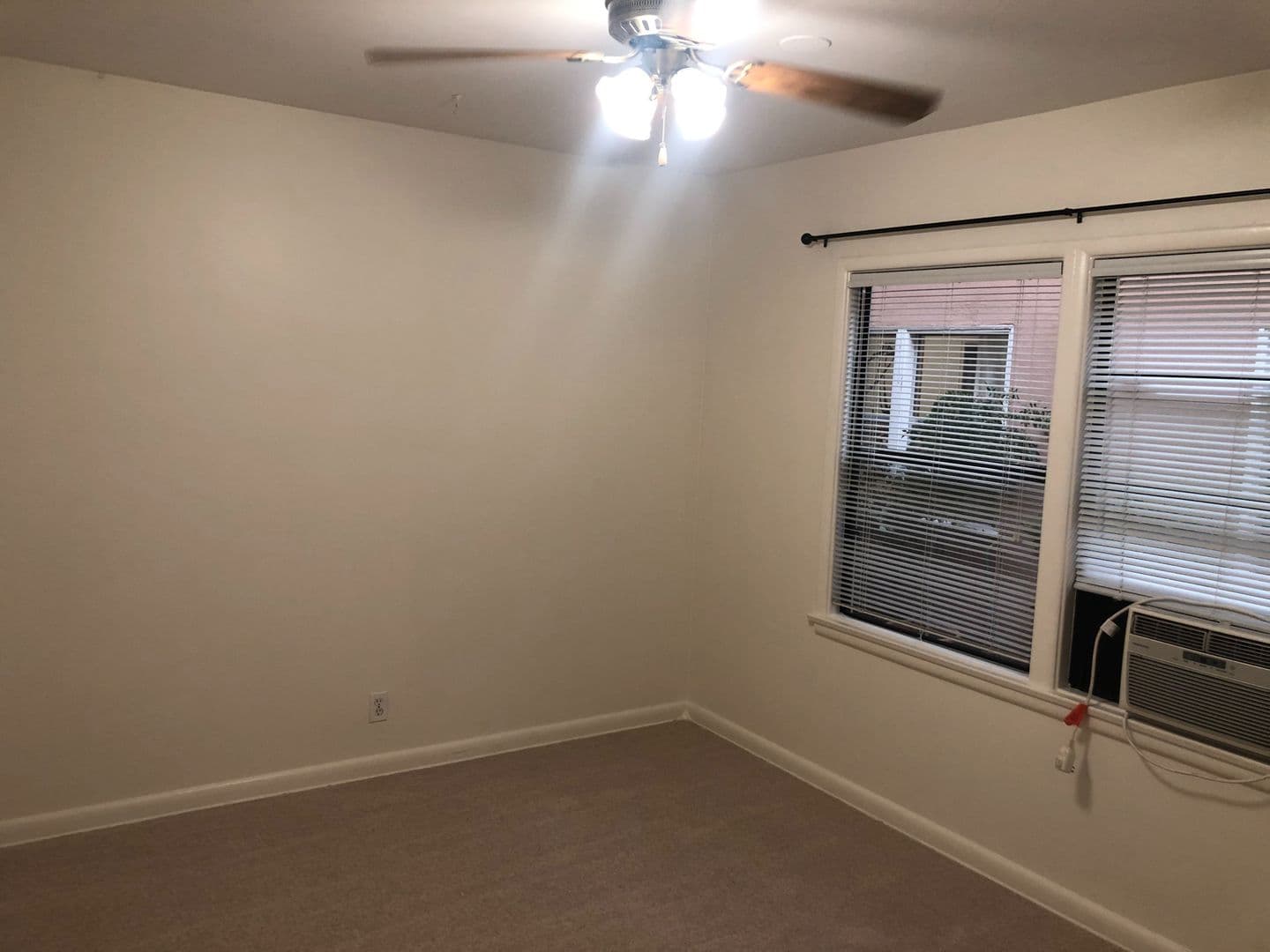 Studio City Apartment: 11753 Moorpark Street