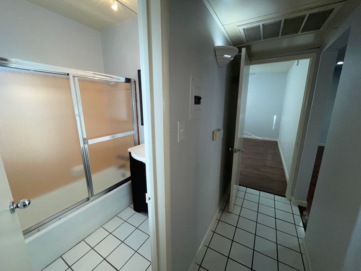 North Hollywood Apartment: 10814-10818 Blix St