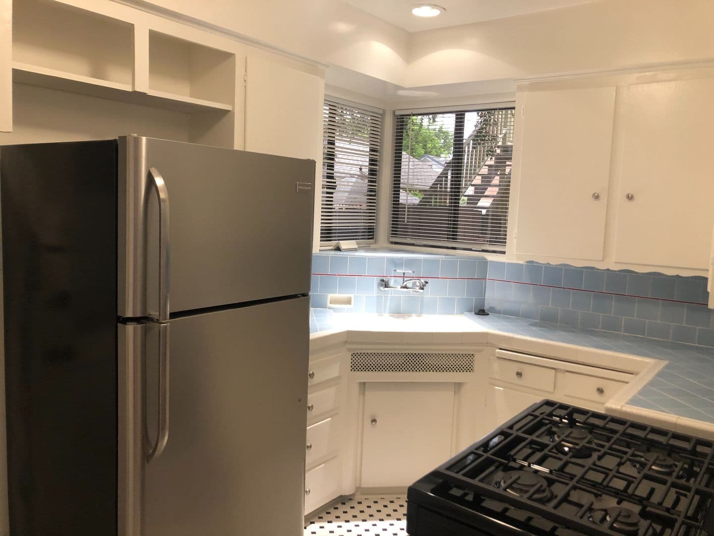 Studio City Apartment: 11753 Moorpark Street