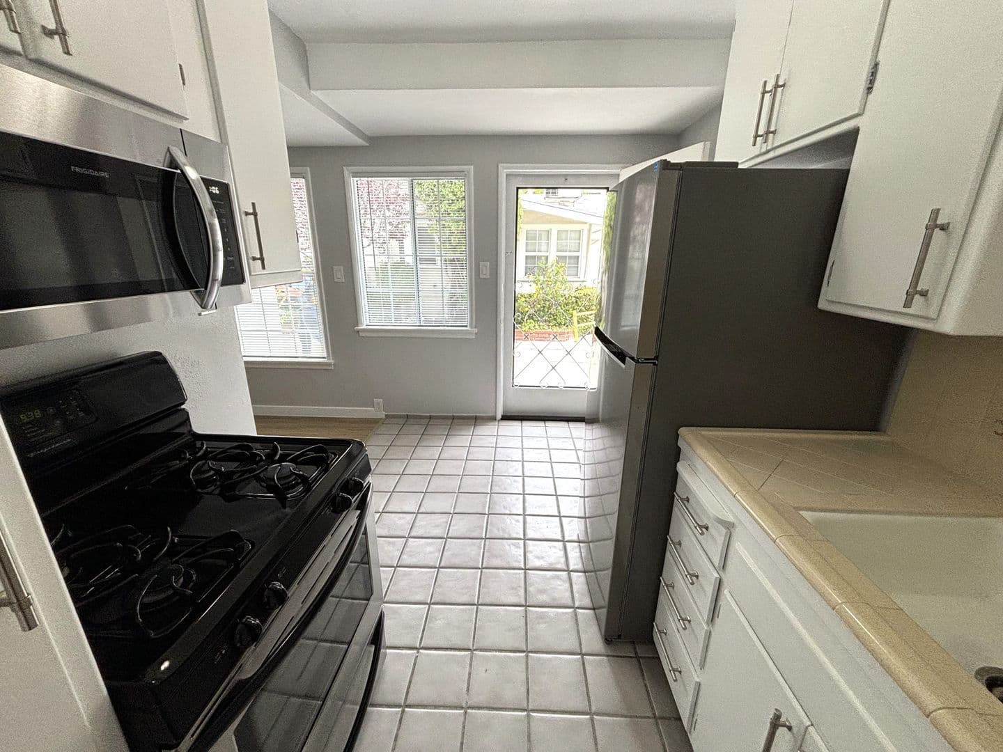 North Hollywood Apartment: 10814-10818 Blix St