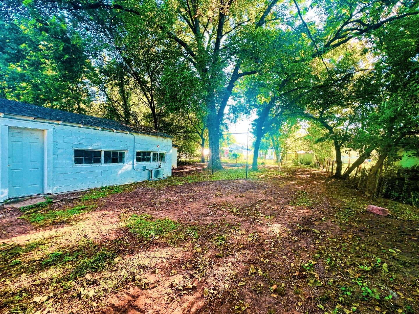 Cleveland House: 307 S Rosehill Ave