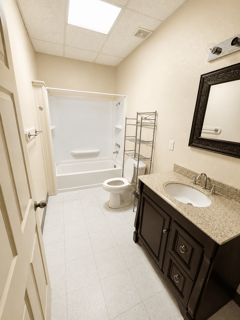 Drumright Apartment: 100 E Broadway St