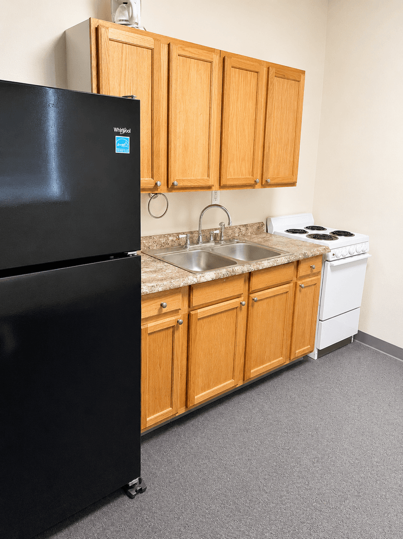 Drumright Apartment: 100 E Broadway St