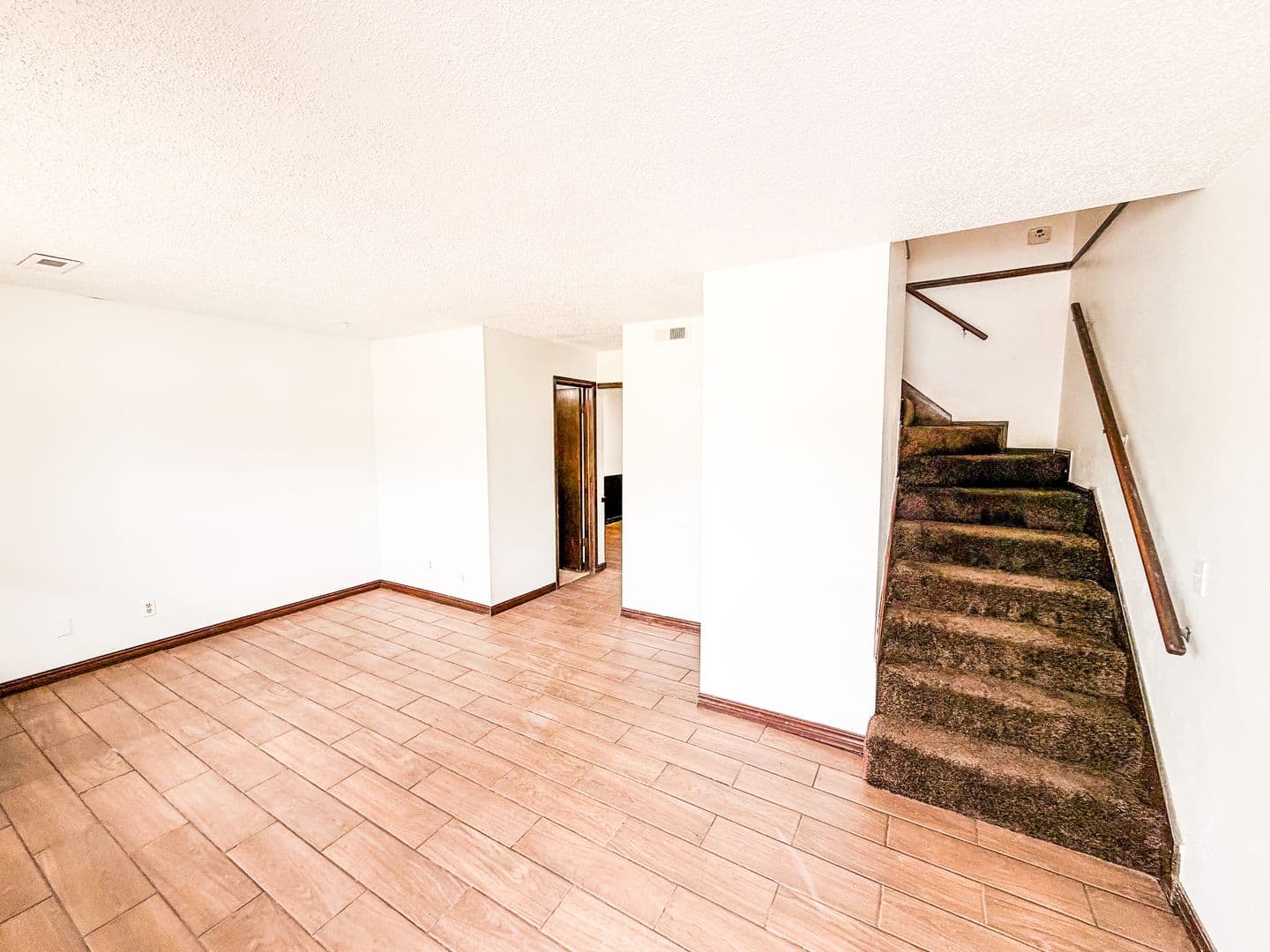 Jennings Apartment: 501 N Main St