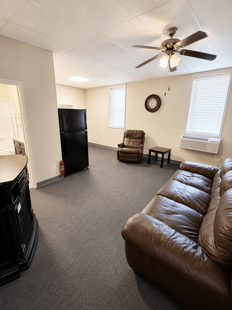 Drumright Apartment: 100 E Broadway St