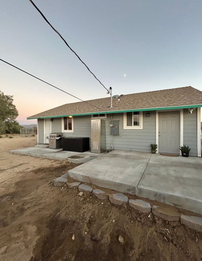 Joshua Tree House: 65076 E Broadway