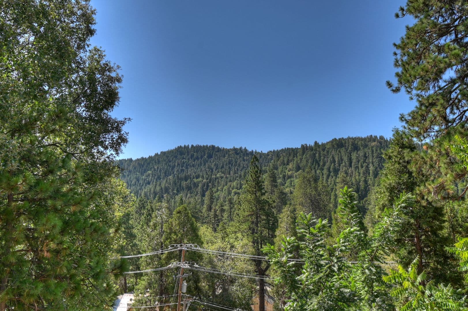 Crestline House: 495 Zuger Ct