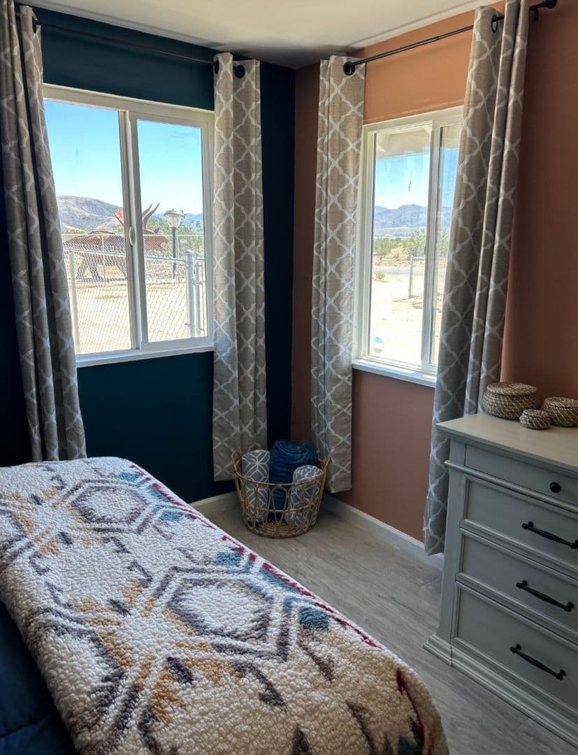 Joshua Tree House: 65076 E Broadway