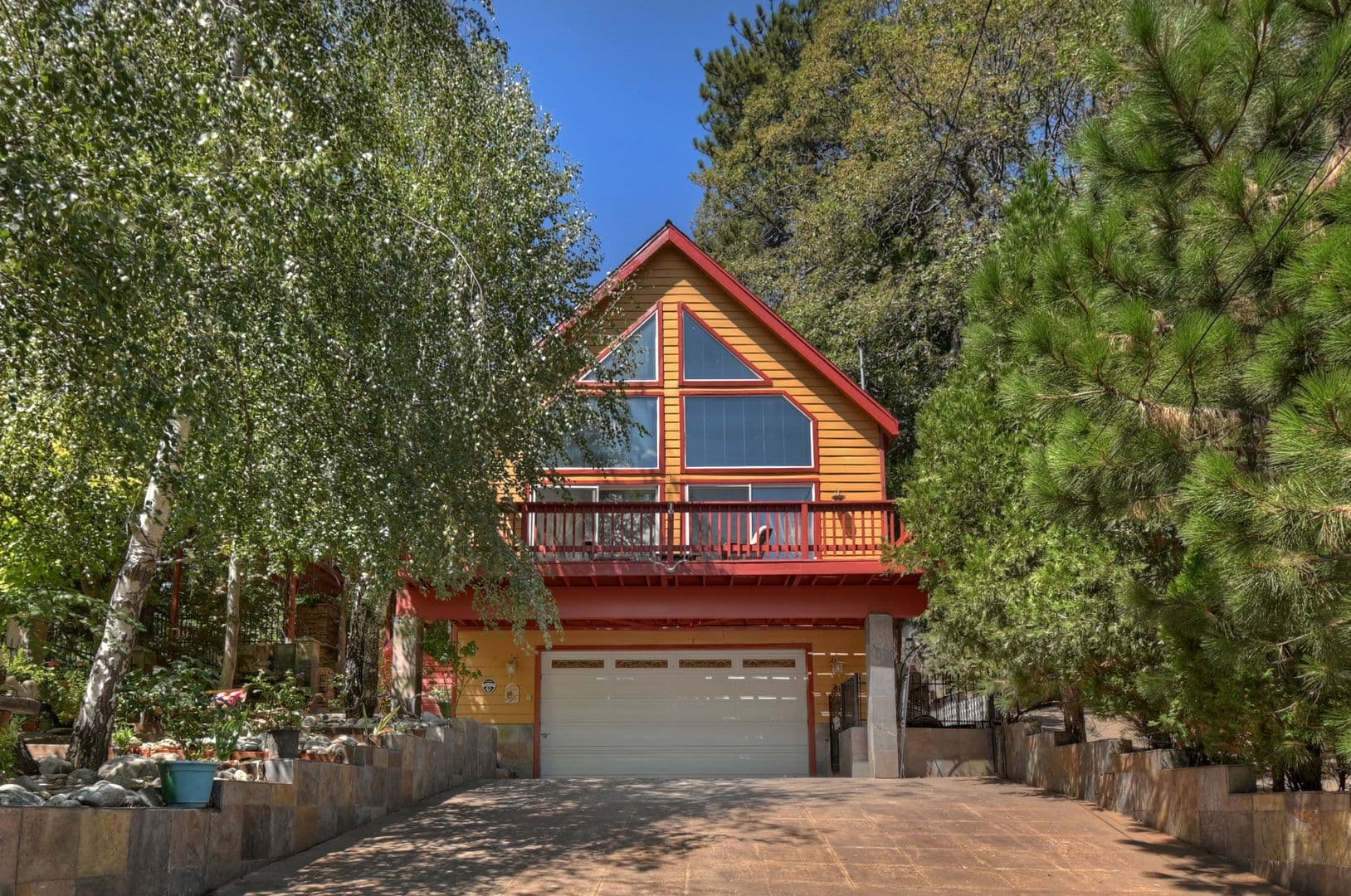Crestline House: 495 Zuger Ct