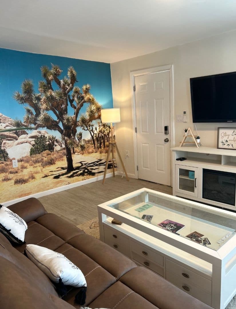 Joshua Tree House: 65076 E Broadway