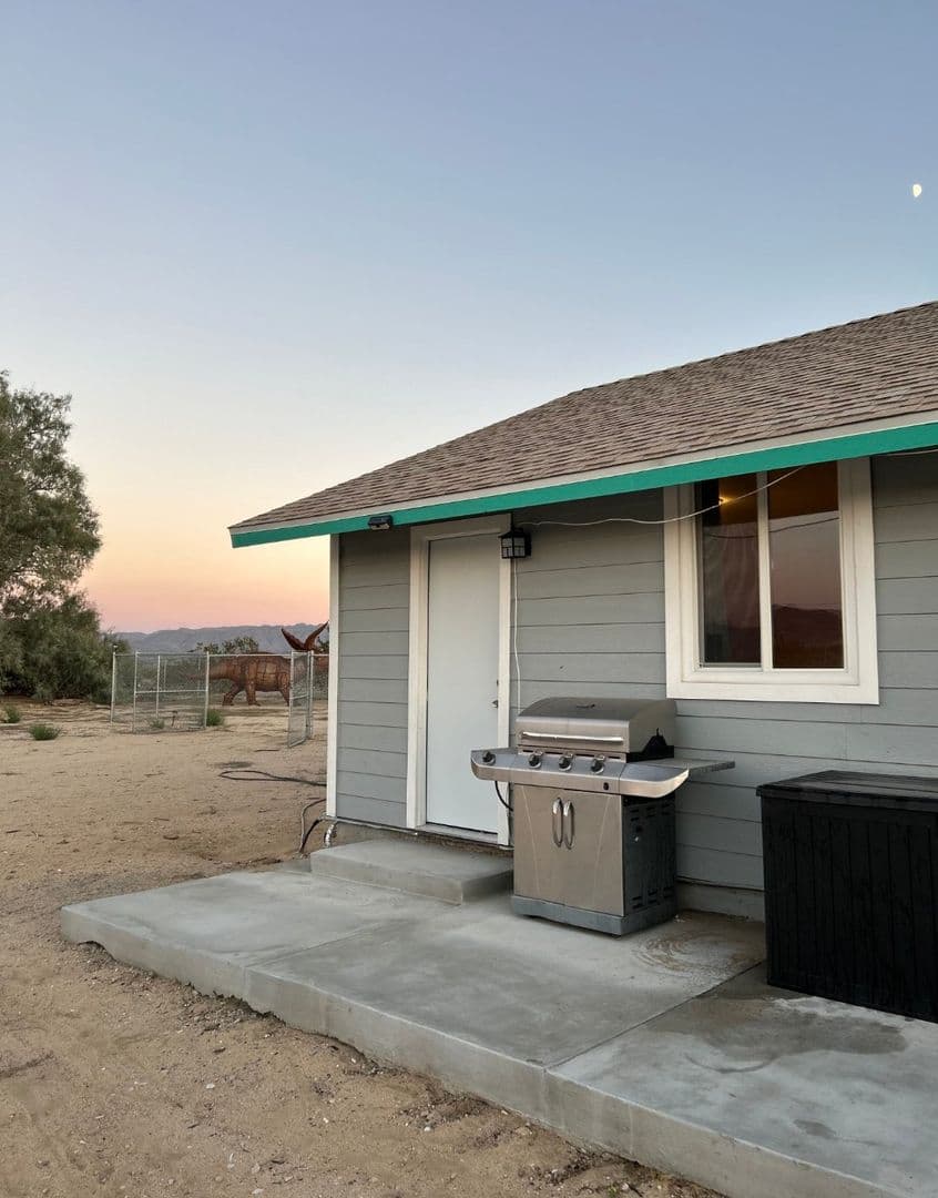 Joshua Tree House: 65076 E Broadway