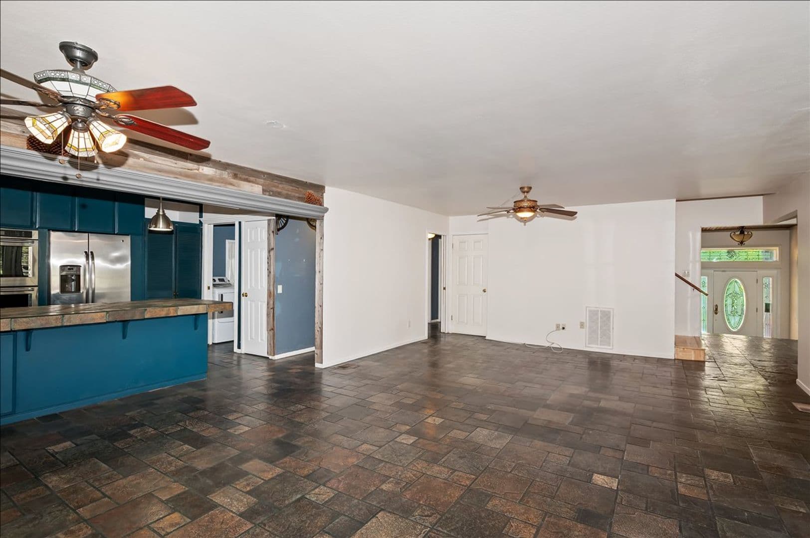Crestline House: 495 Zuger Ct