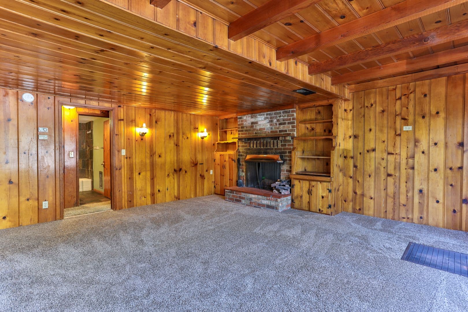Crestline House: 23747 Shady Ln