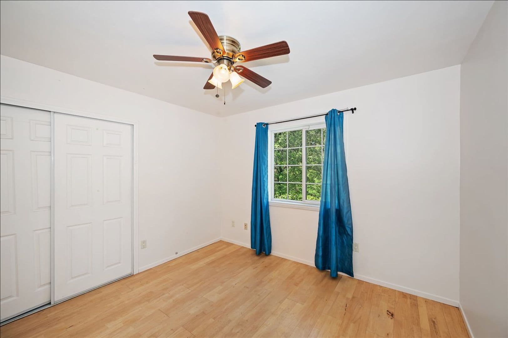 Crestline House: 495 Zuger Ct