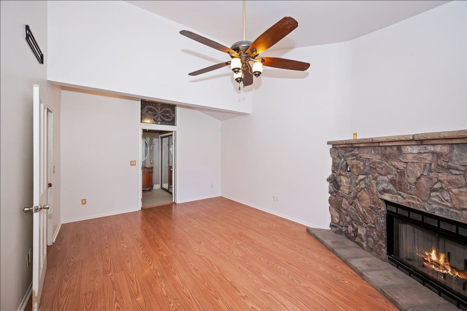 Crestline House: 495 Zuger Ct
