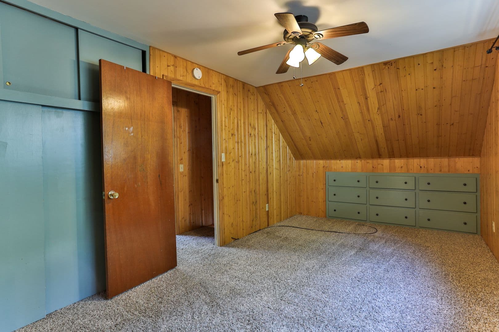 Crestline House: 23747 Shady Ln